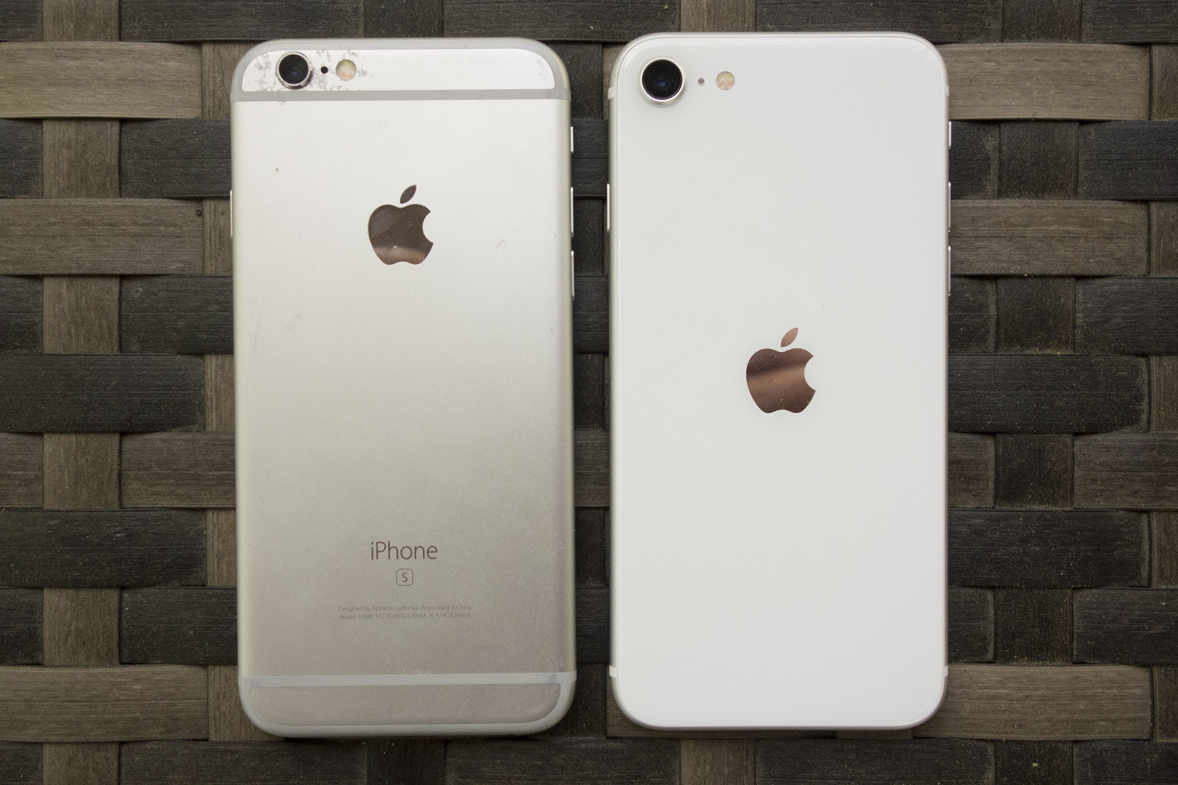 iPhone 12 mini vs iPhone SE: A world of difference for $200 - Dans ...