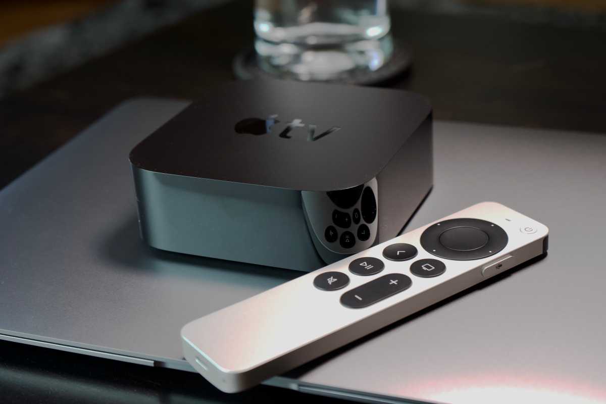 Apple TV 4K dengan remote