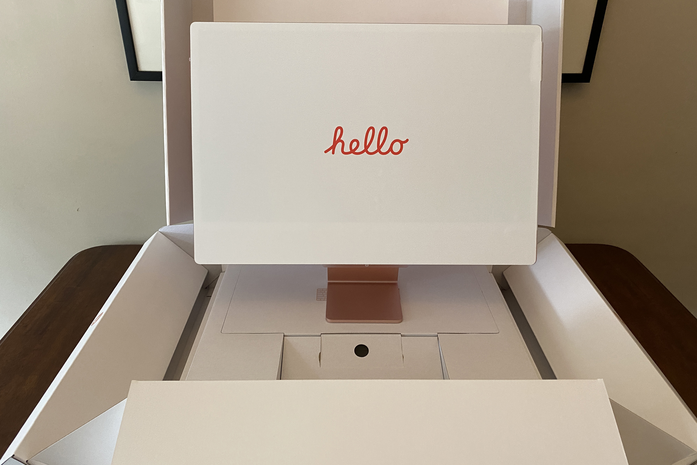 Handson with the 24inch iMac Simply inside and out (of the