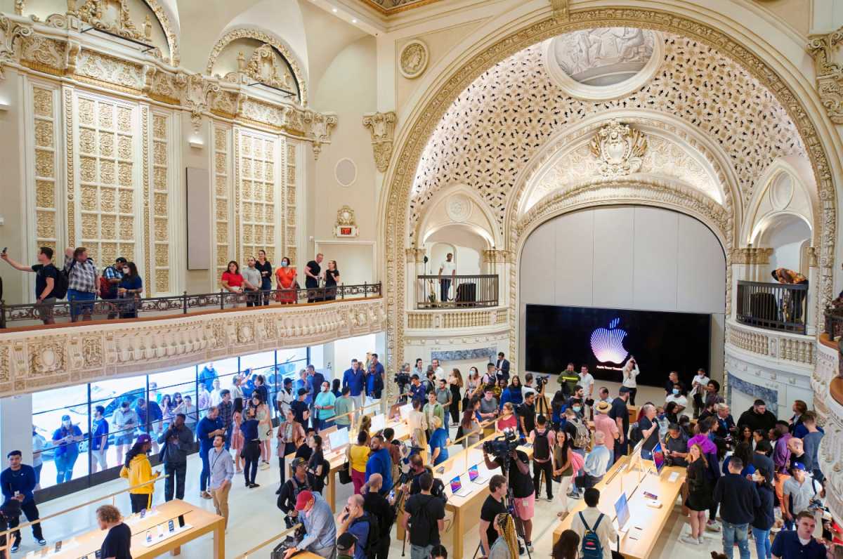 Apple Store Tower Theatre Los Angeles