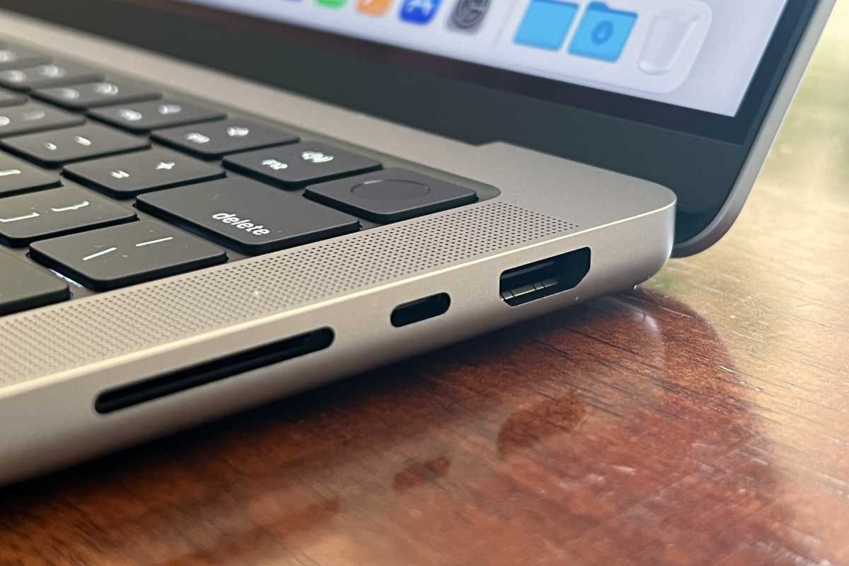 14palcový MacBook Pro 2021 HDMI port