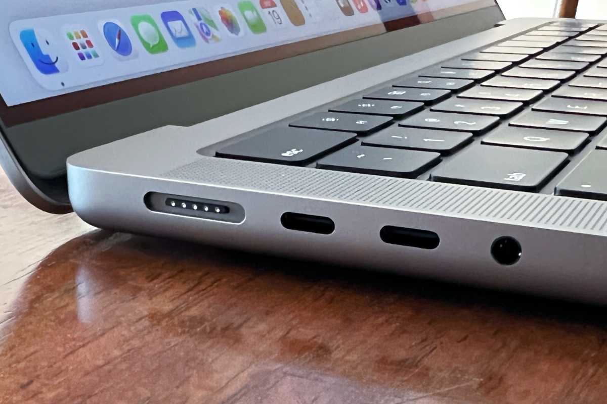 Masaüstü Mac yerine MacBook seçmek için 5 neden 3 14 inç MacBook Pro 2021 MagSafe bağlantı noktası