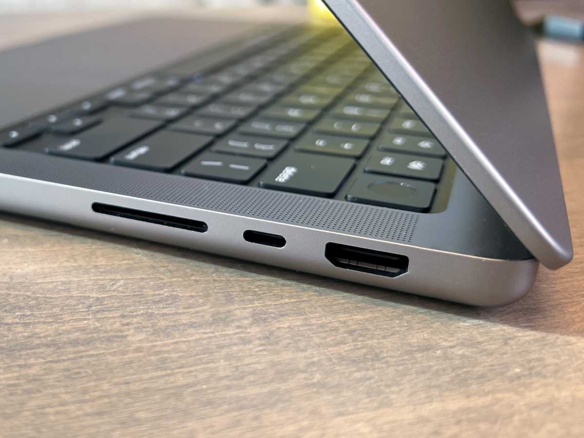 14-inch MacBook Pro SD Card slot