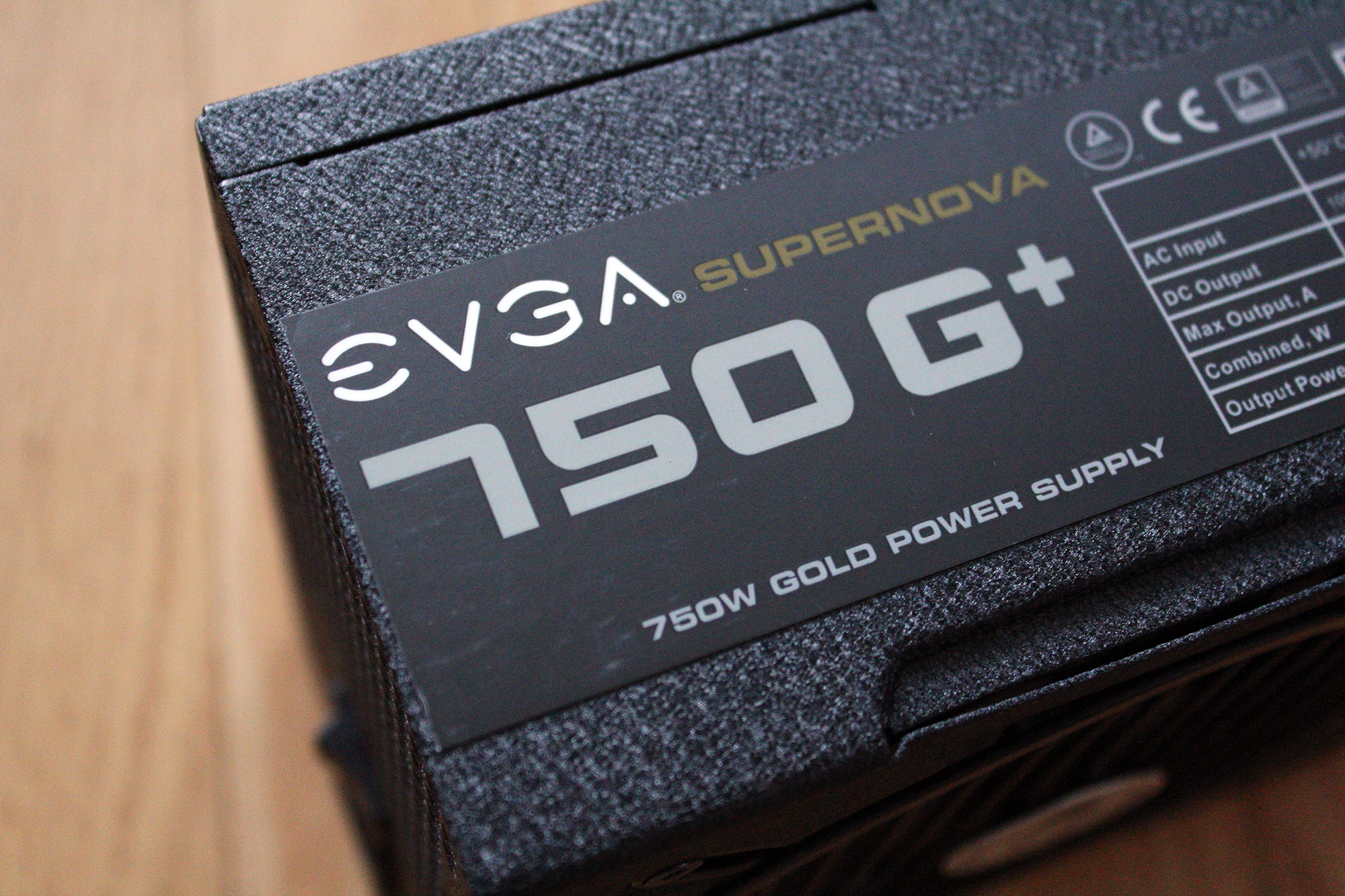 EVGA 750 g + 750 etiqueta da fonte de alimentação de perto