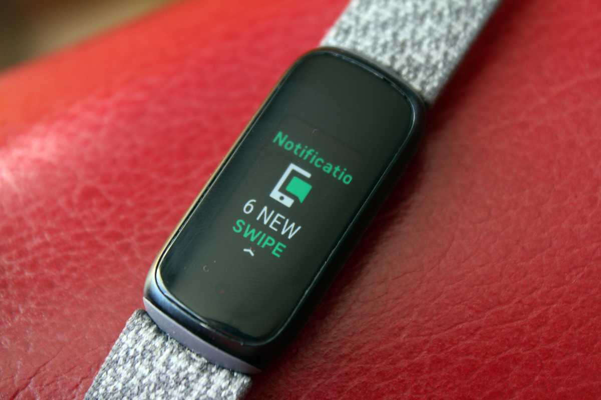 Notification app screen on Fitbit Luxe