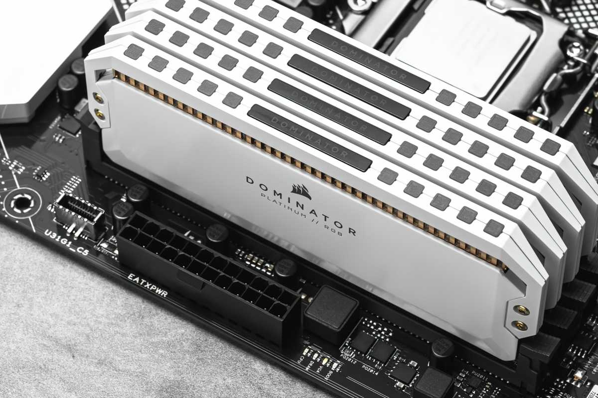 RAM Corsair DDR5 được cài đặt trên bo mạch chủ