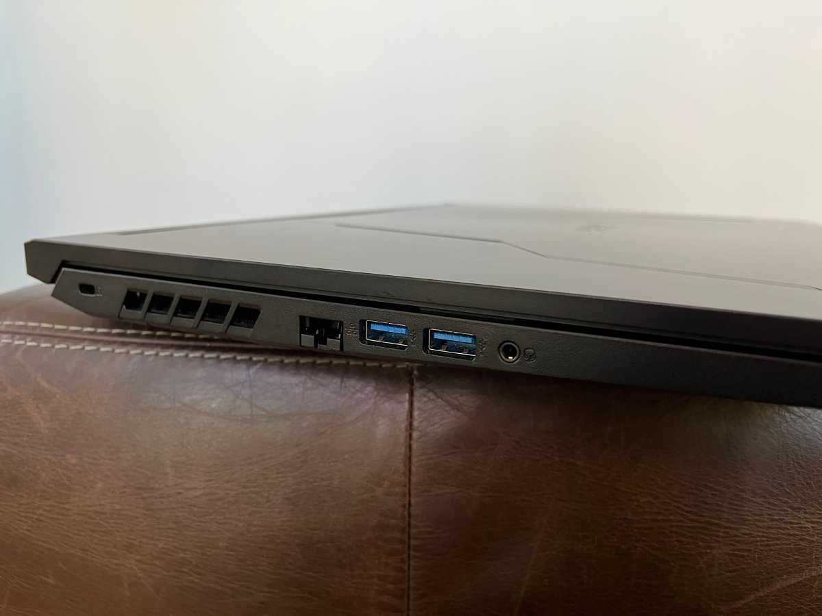 Acer Nitro 5 17 right ports