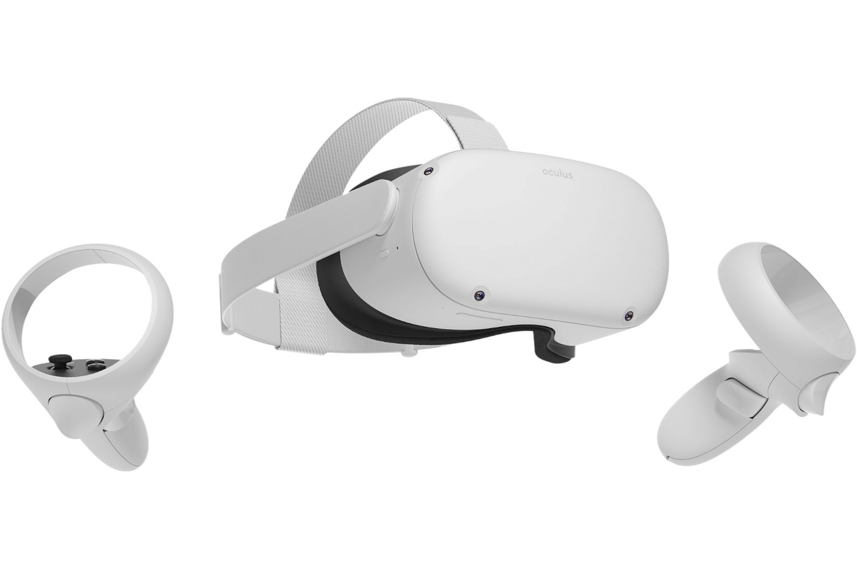 Le casque Oculus 2 avec manettes sur fond blanc.