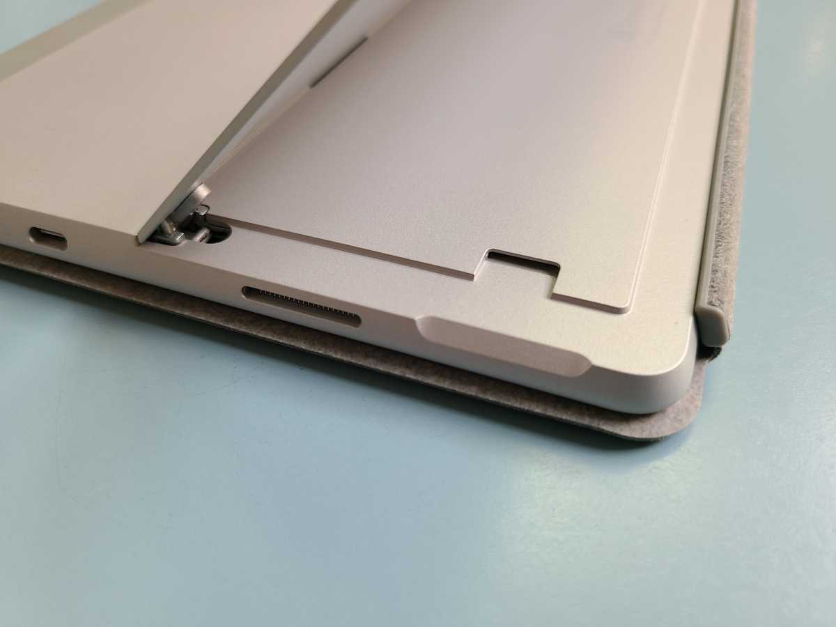 Microsoft Surface Go 3 microSD slot