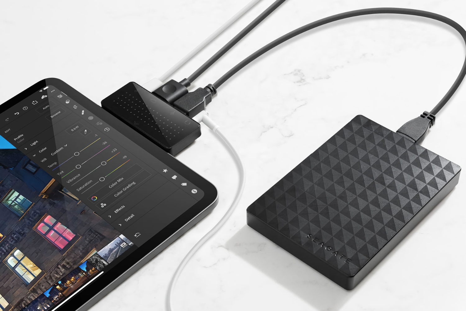 Twelve South StayGo mini – most affordable USB-C hub