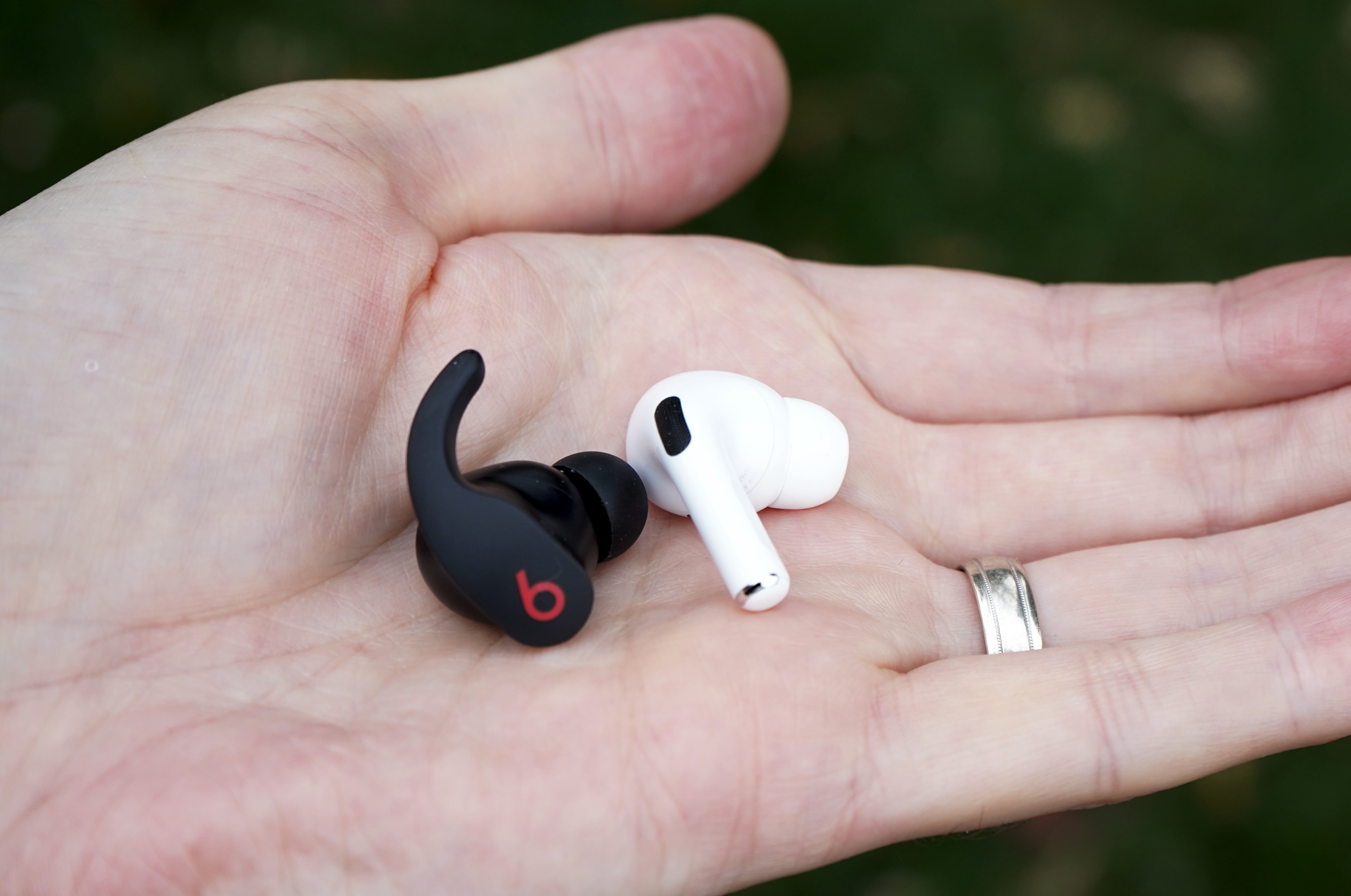 Beats pro best sale vs airpod pro