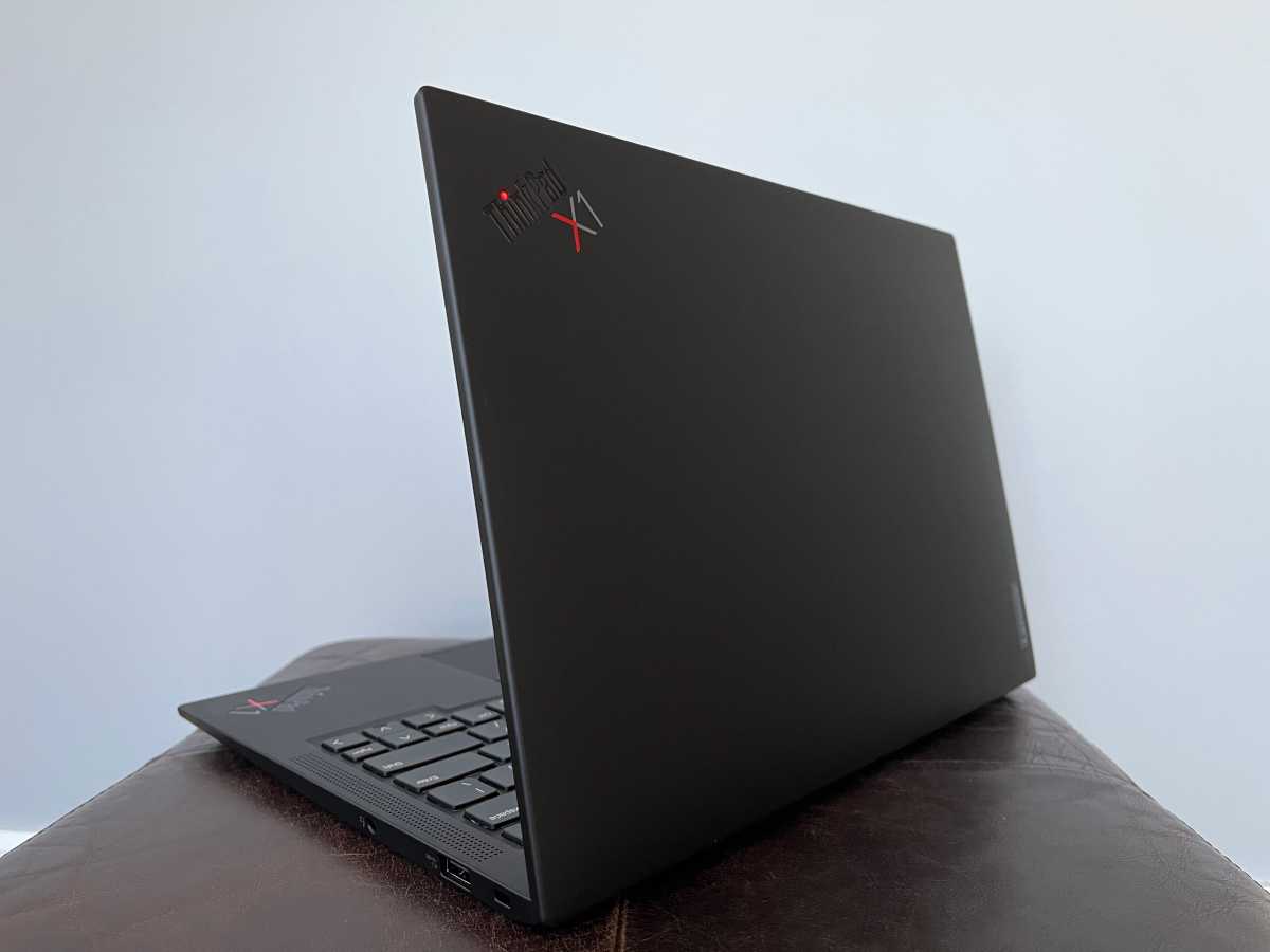 Lenovo-ThinkPad-X1-Carbon-Gen-9-lid.jpg