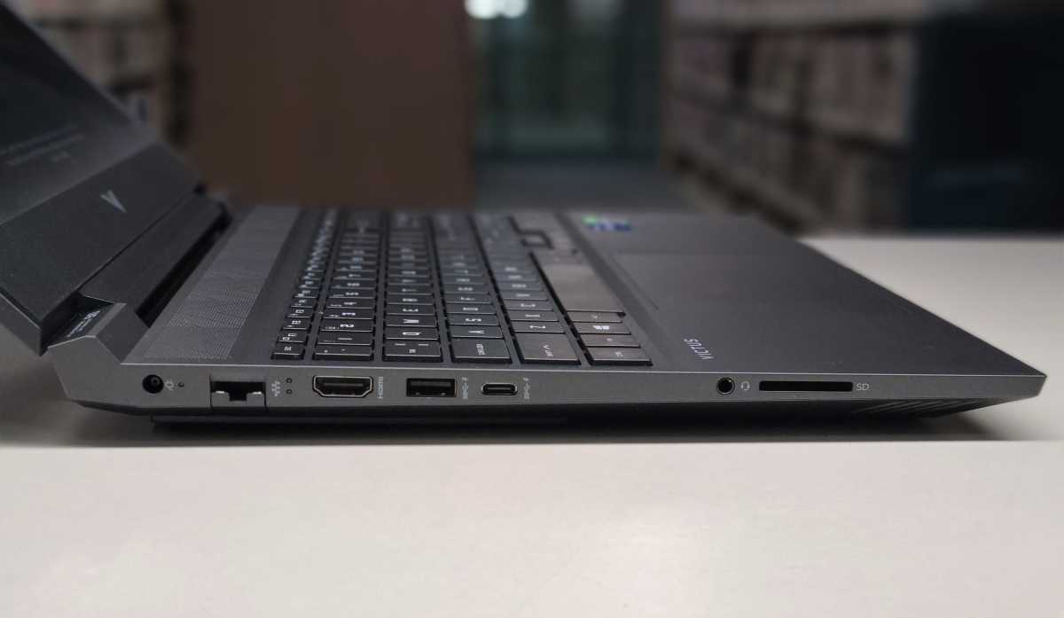 HP Victus 16 left side