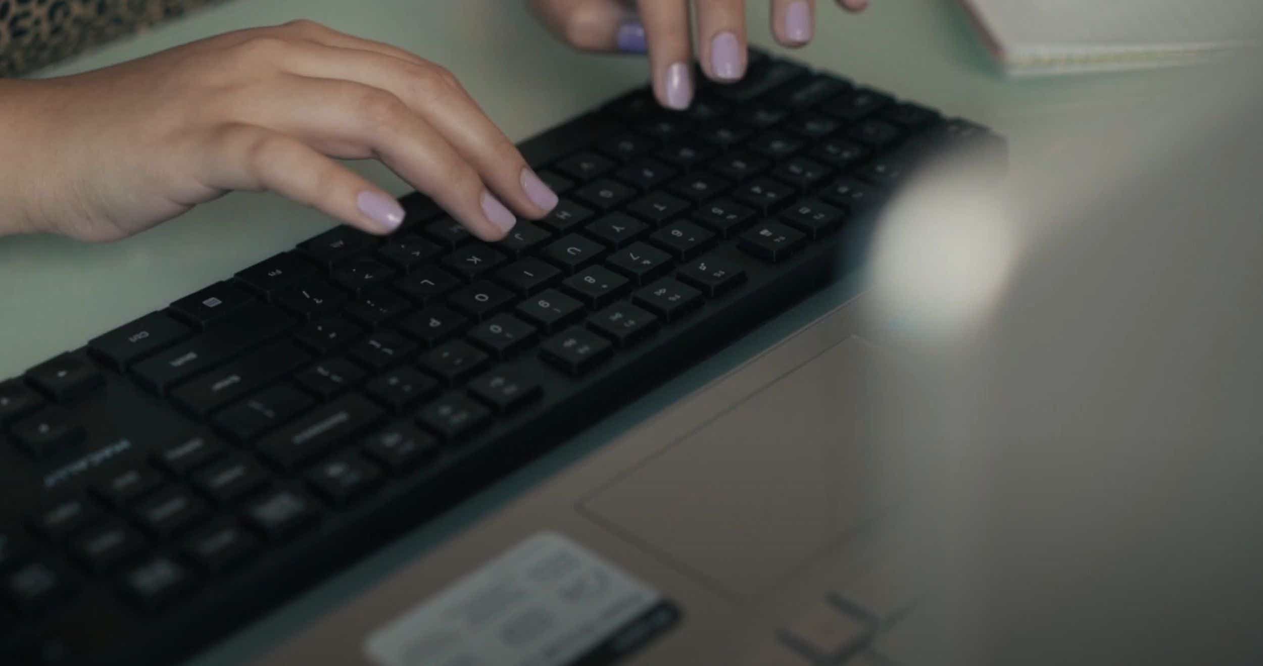 Macally Full Size Wireless  RF Keyboard for Windows PC (RFJJKEY) – Best ultra-budget wireless keyboard