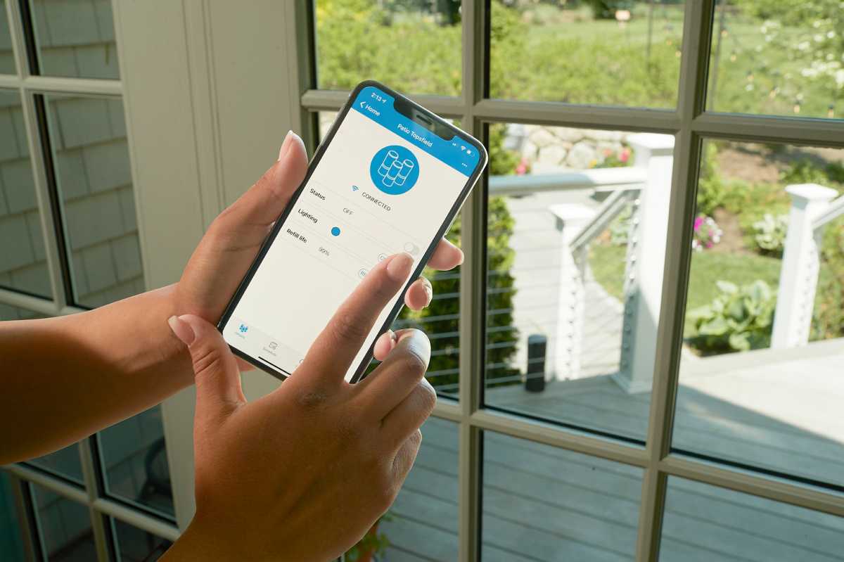 The Thermacell LIV app on a smartphone