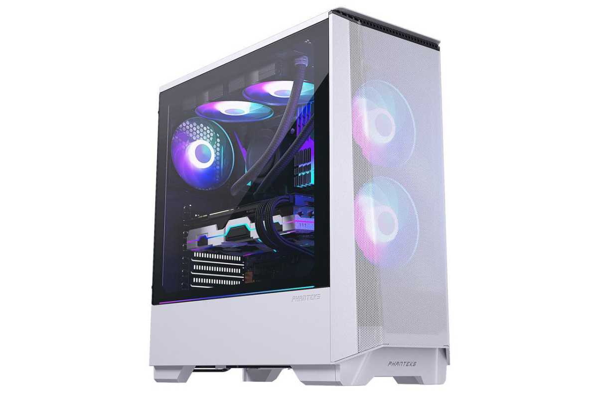 Phanteks Eclipse P360A in white with RGB components lit up