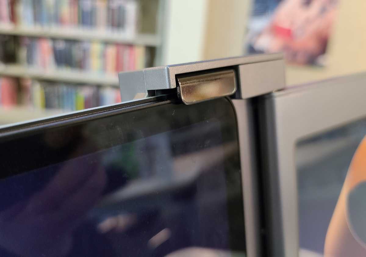 Overview: FOPO’s ‘triple’ laptop computer monitor is a highway warrior’s dream device