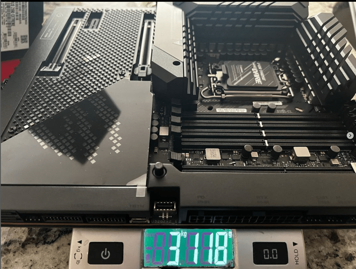 Asus Maximus Z690 Extreme motherboard