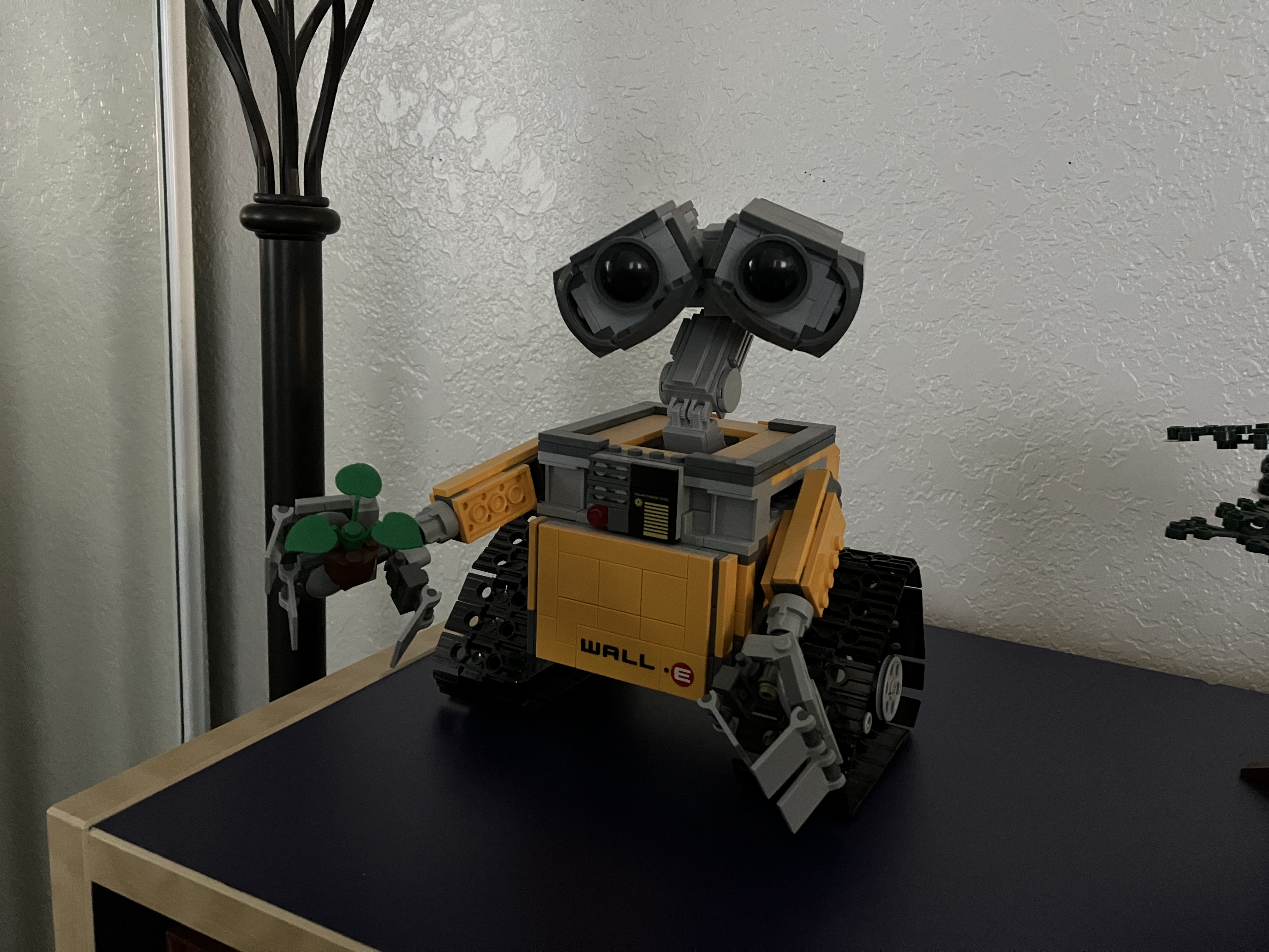 iPhone SE 2022 Wall-E