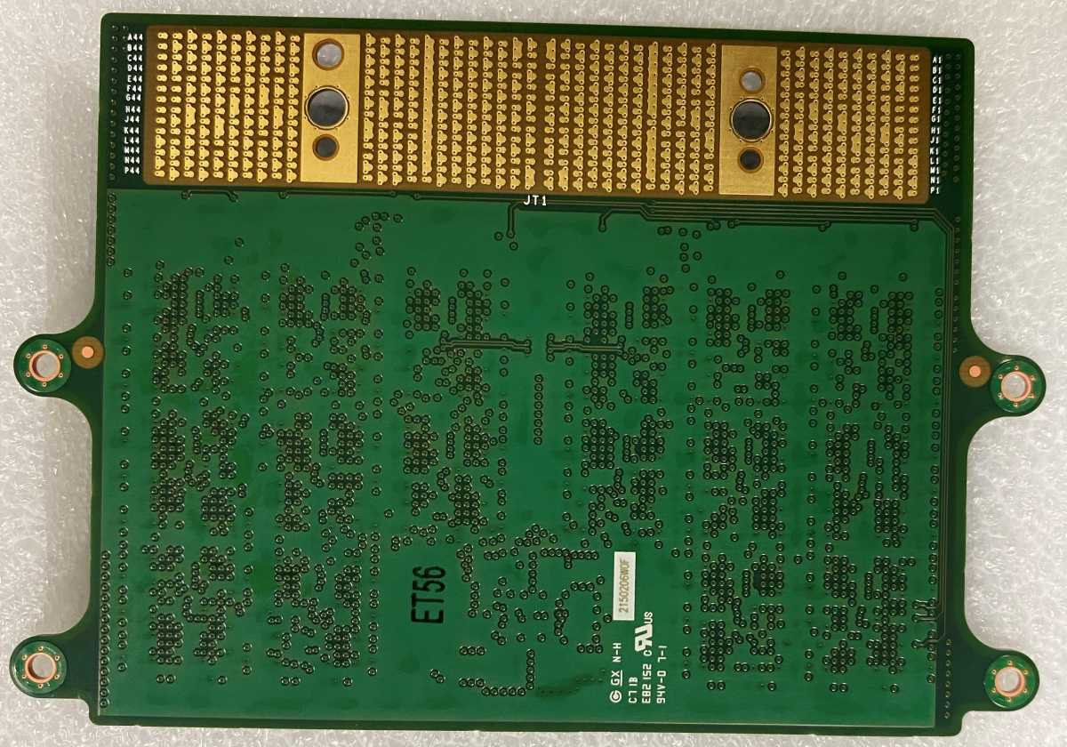 The back side of the 32 GB CAMM module.