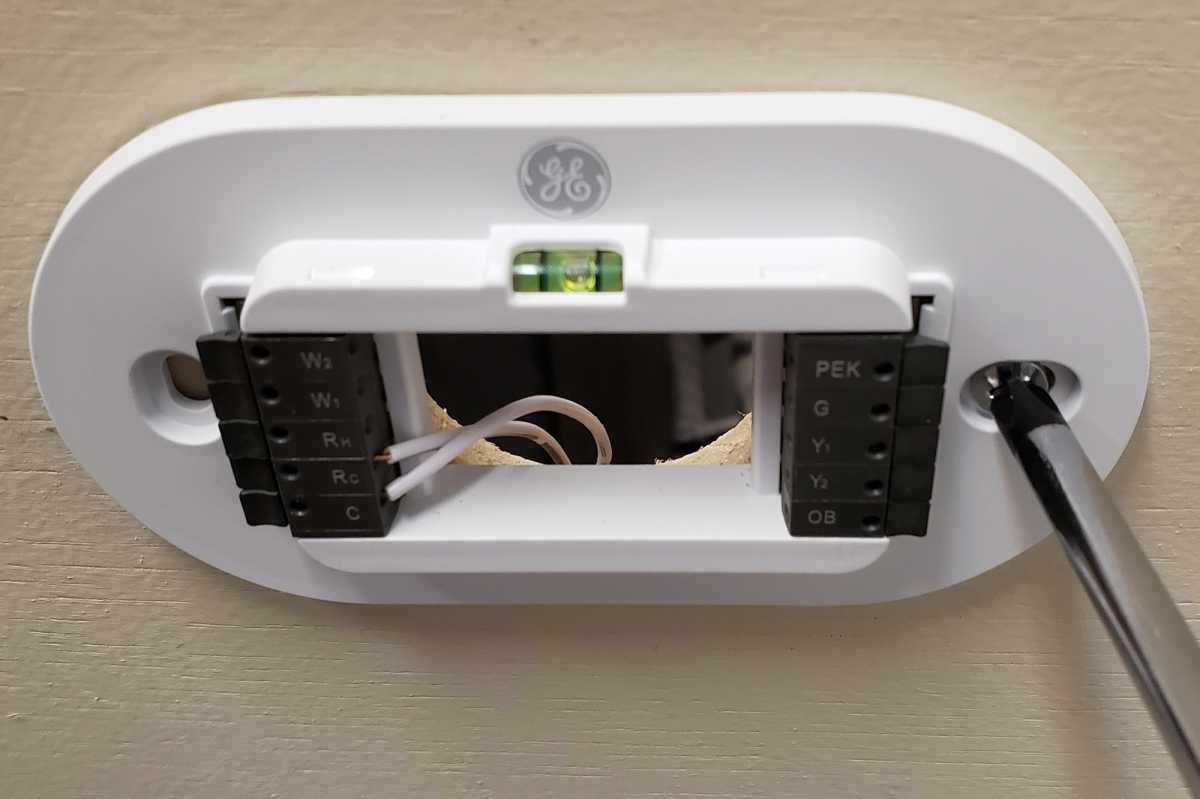 Wiring block and mounting bracket for the Cync Smart Thermostat