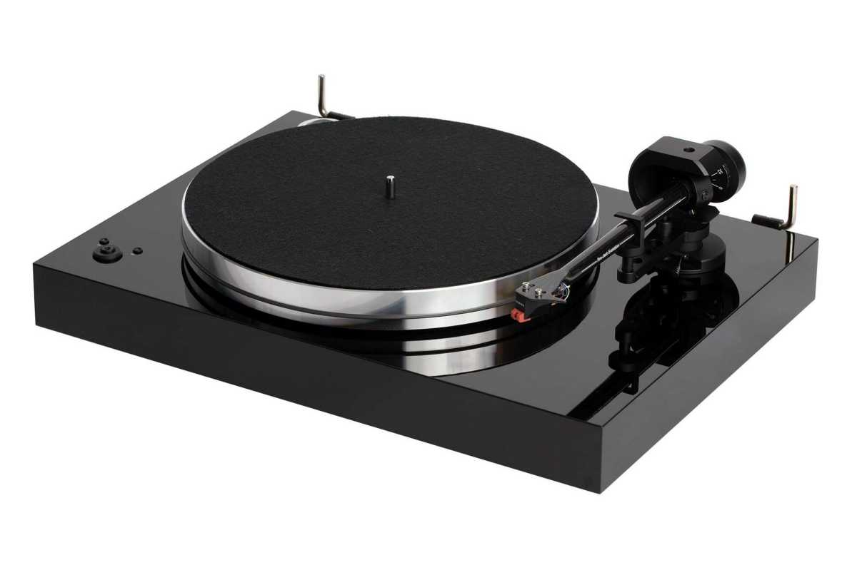 Pro-Ject X8 turntable