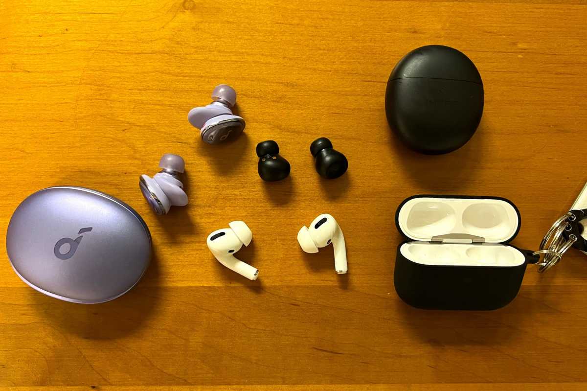 1Plus de ComfoBuds avec étui par rapport à SoundCore Liberty et AirPods Pro