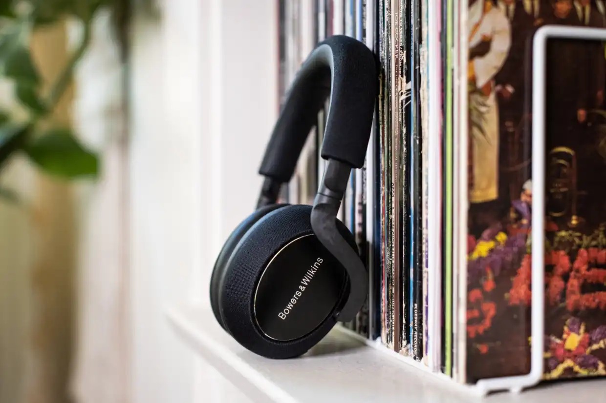 Bowers & Wilkins PX7 Carbon Edition --  Best noise-cancelling over-ear headphone, runner-up 