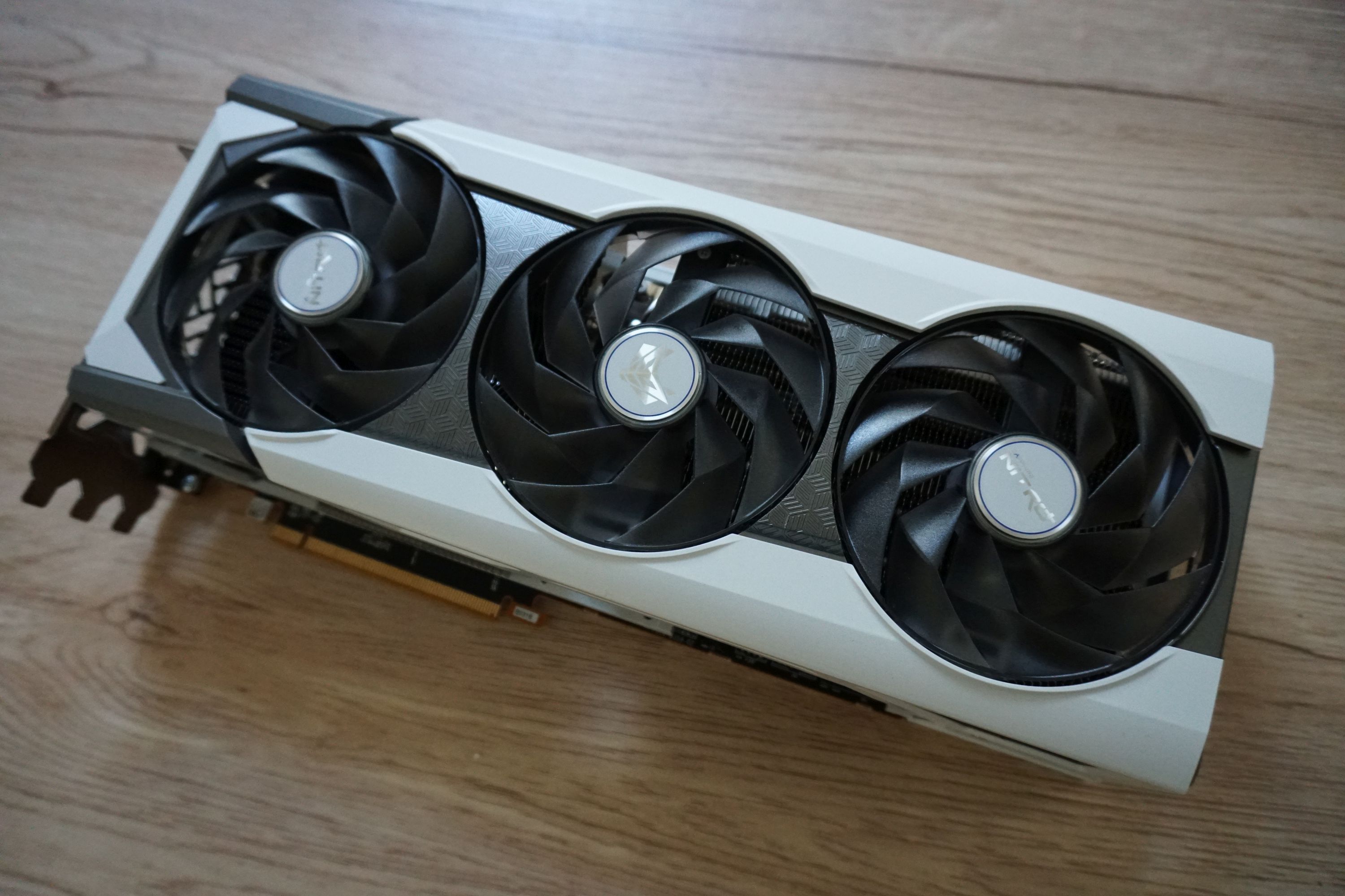 Nitro+ Pure Radeon RX 6950 XT