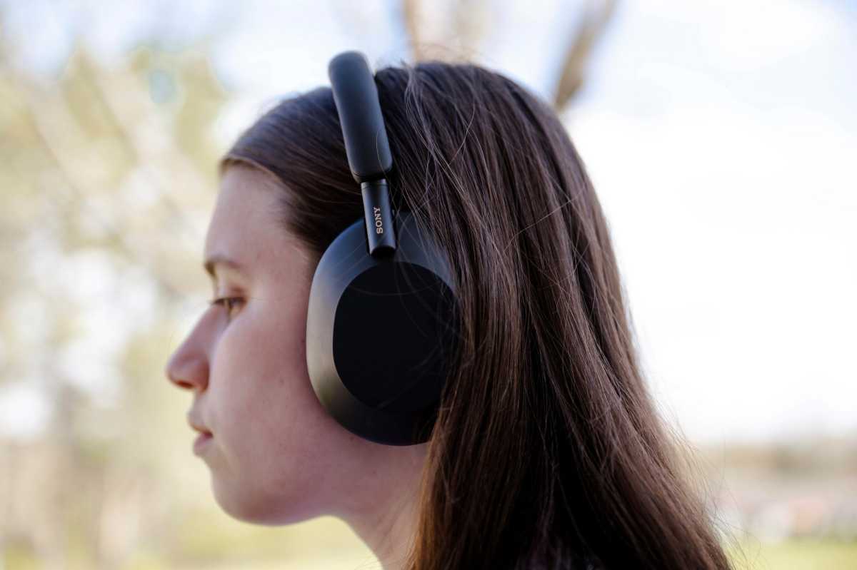 Sony WH-1000XM5 review: Sony raises the bar for noise-cancelling  headphones--again