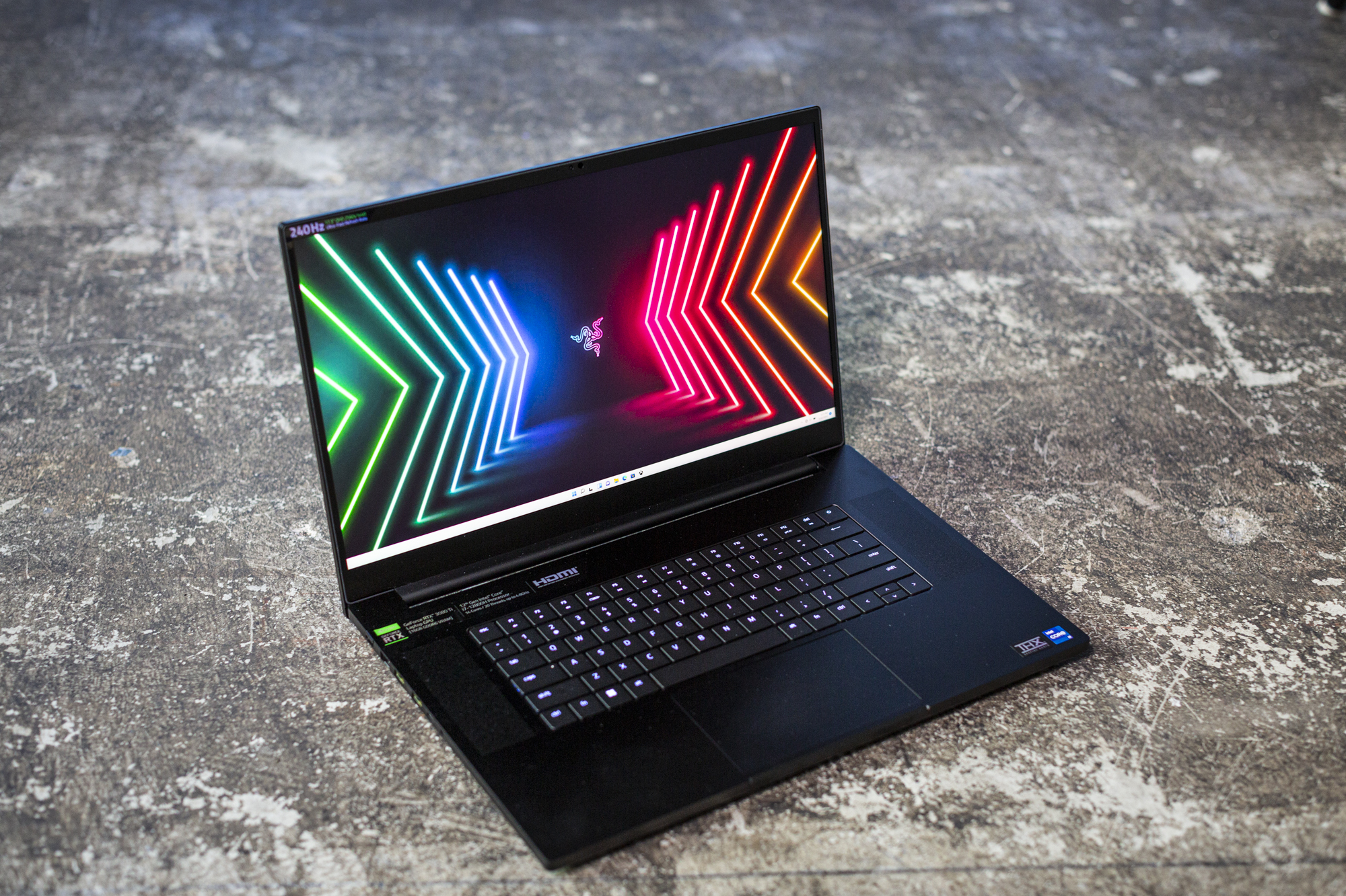 Yazılım İçin Bilgisayar Önerisi - Razer Blade 17