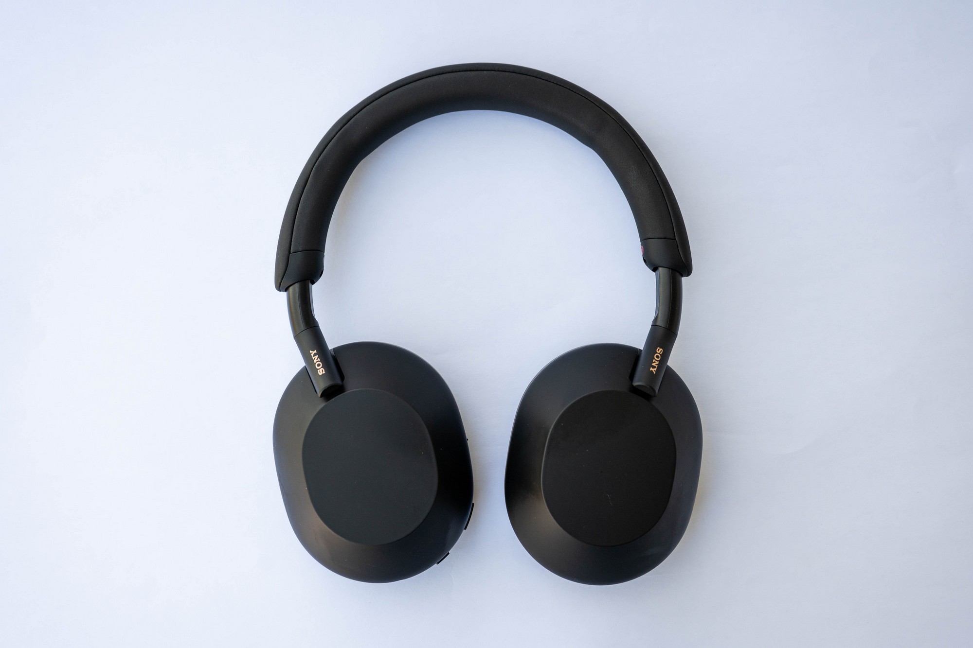 Sony WH-1000XM5 -- Best noise-cancelling headphone