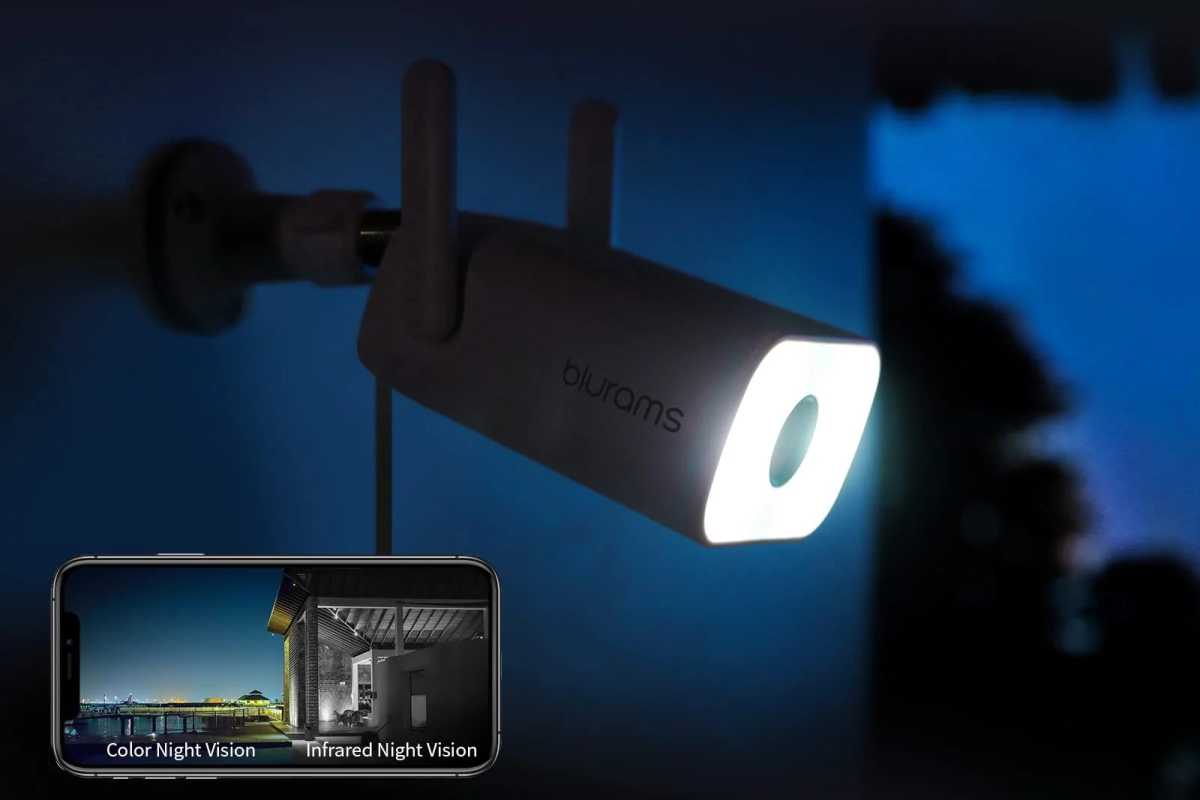 Blurams Outdoor Lite 4 avec son projecteur activé par le mouvement allumé