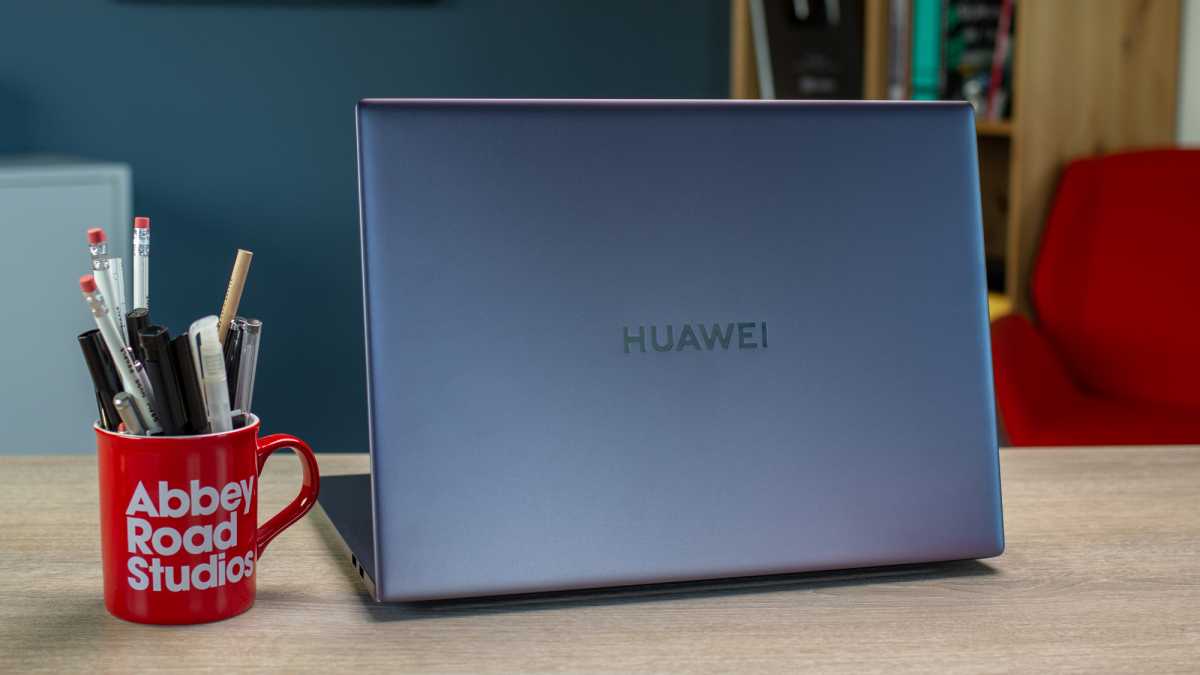 Huawei MateBook 16s rear