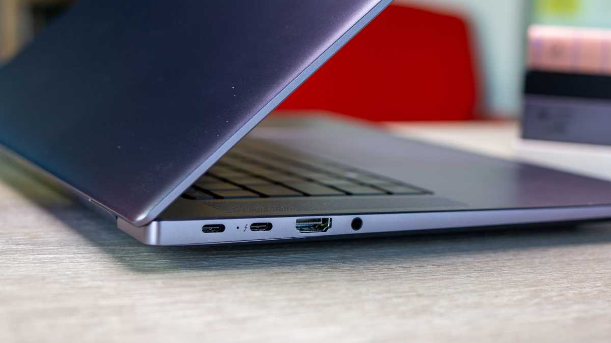 Huawei MateBook 16s ports