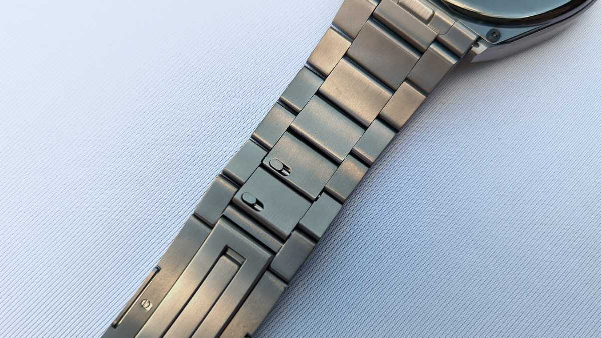 Huawei Watch GT 3 Pro titanium band