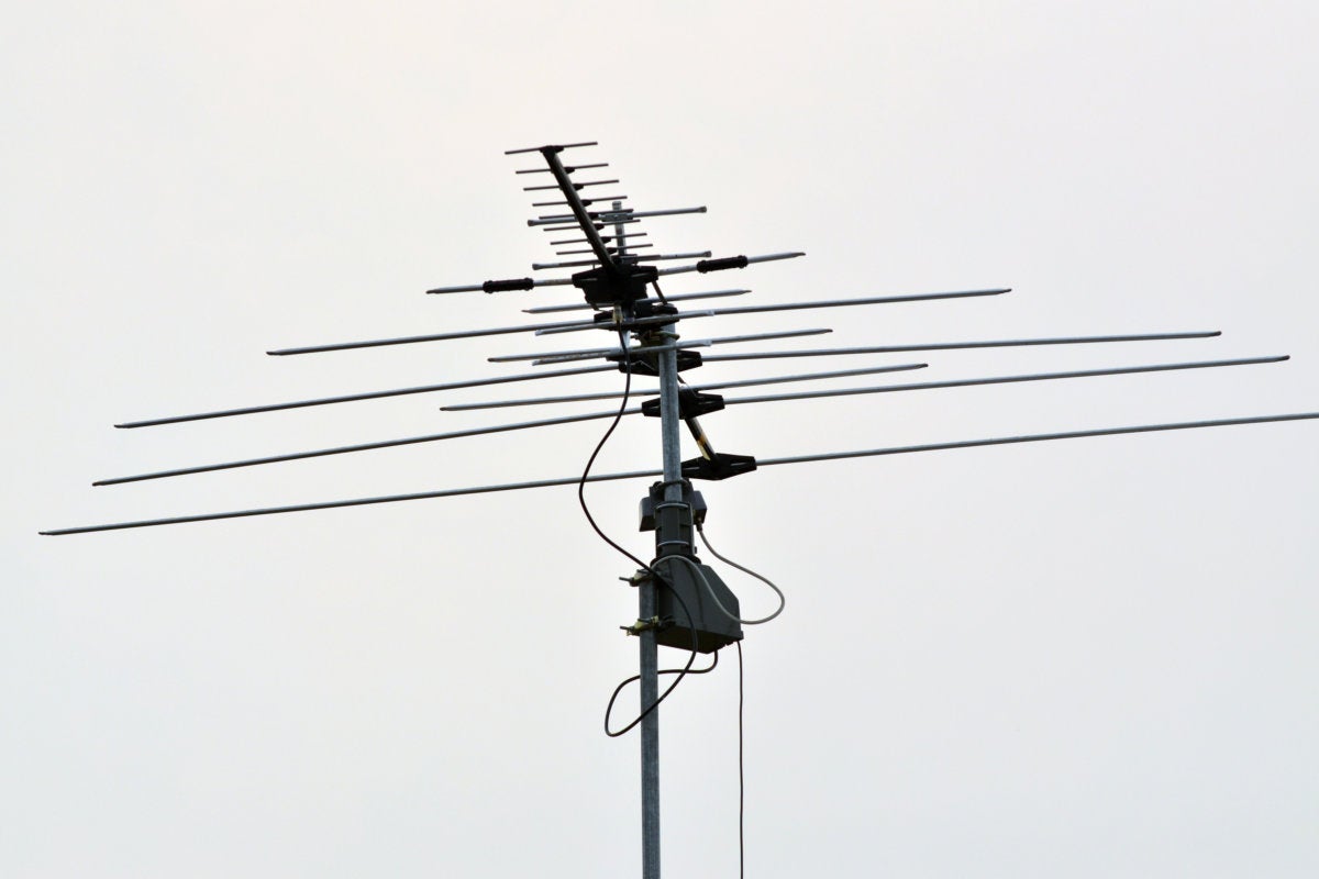 Antena de TV con un rotador instalado