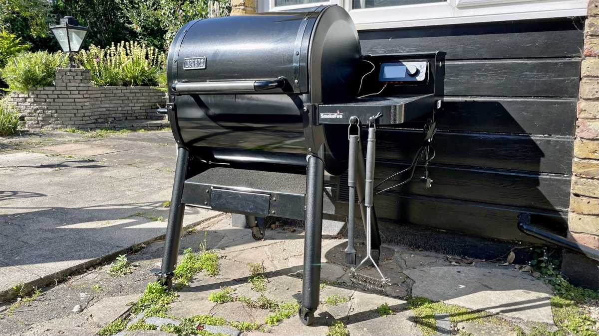 Weber SmokeFire EPX4 Stealth Edition