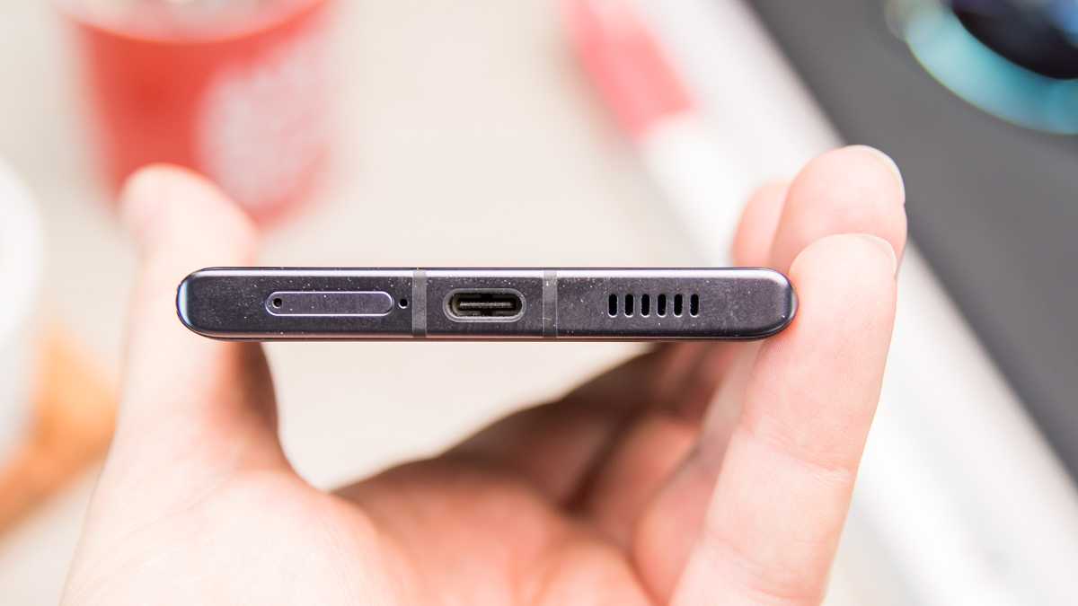 ZTE Axon 40 Ultra bottom