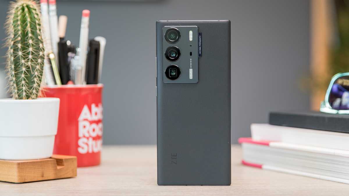 ZTE Axon 40 Ultra back