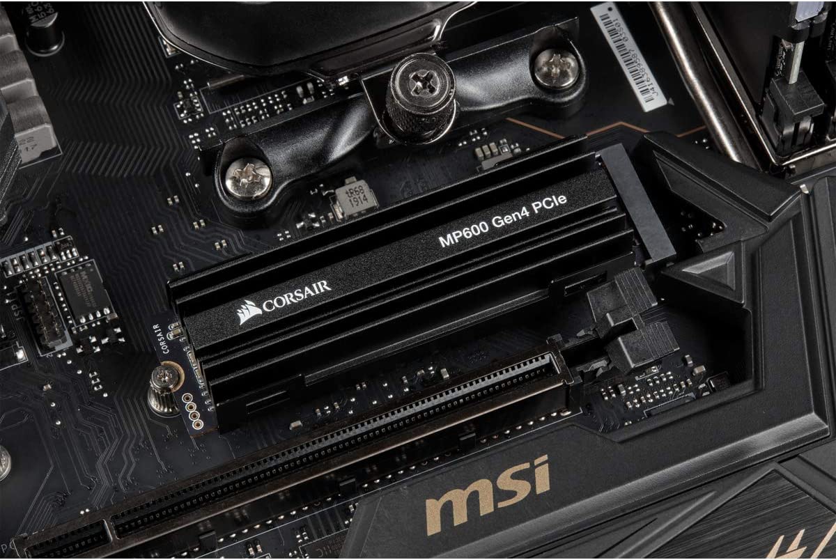 Unidade Corsair MP600 Gen 4 instalada em uma placa-mãe MSI