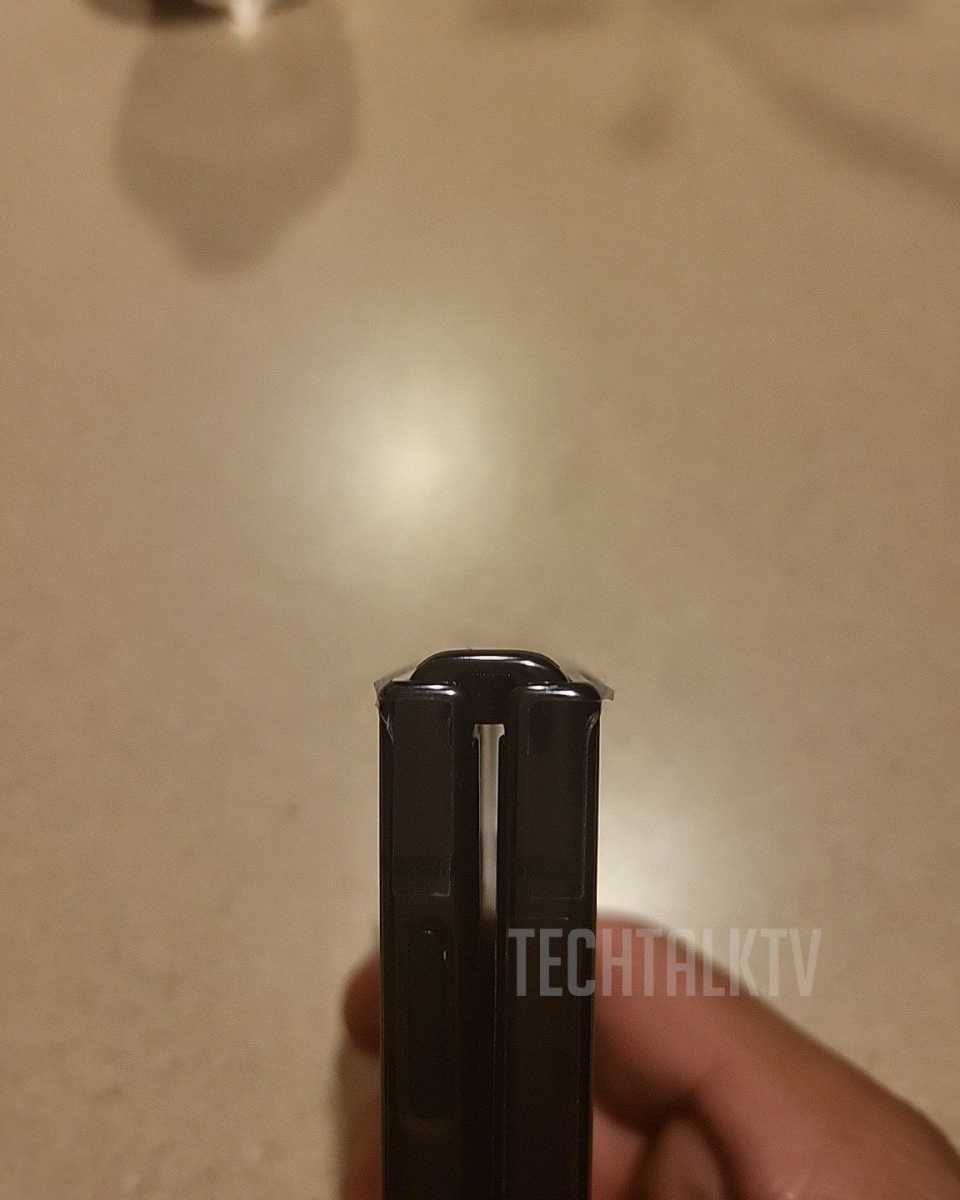 Galaxy Z Flip 4 leaked image hinge
