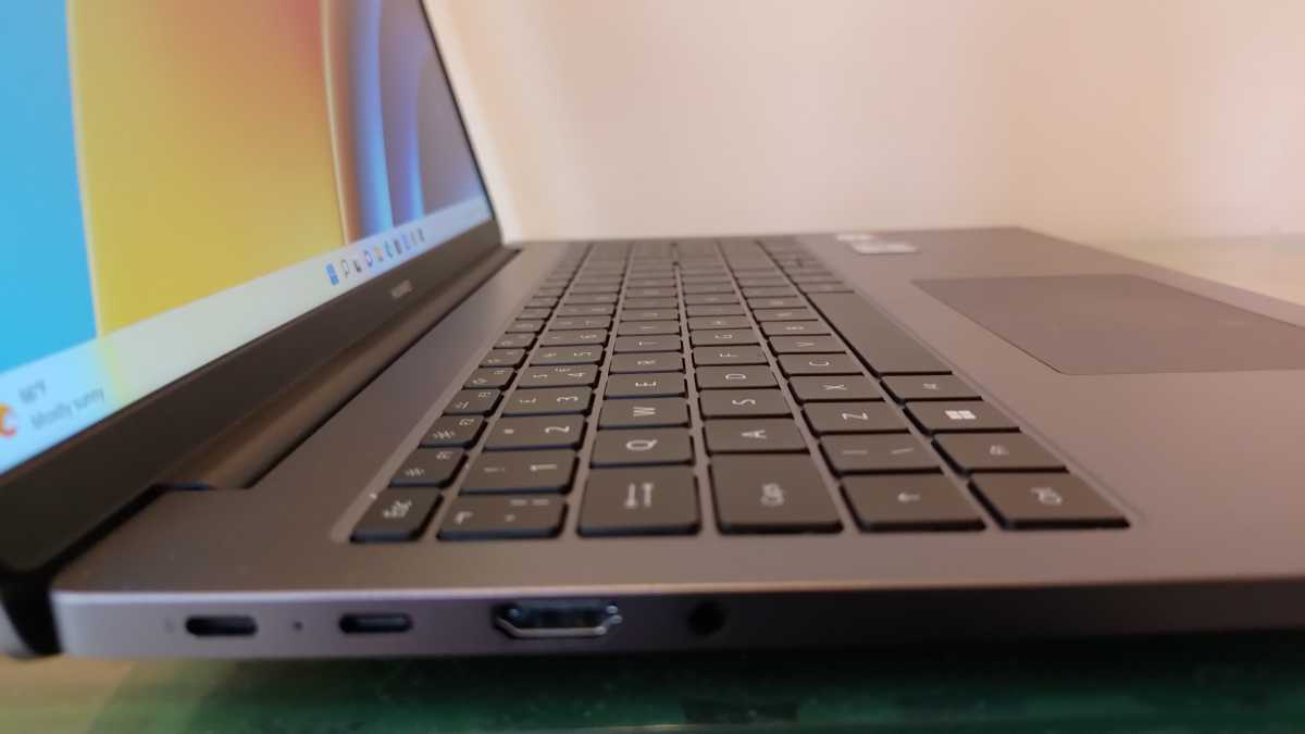 Powerful & Versatile Huawei MateBook D 16 Laptop: Review & Specs — Eightify