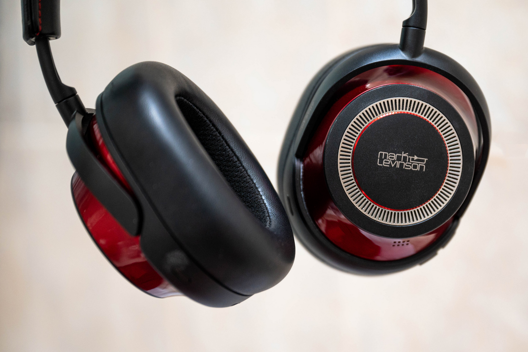 Mark Levinson No. 5909 -- Most luxurious noise-cancelling headphone