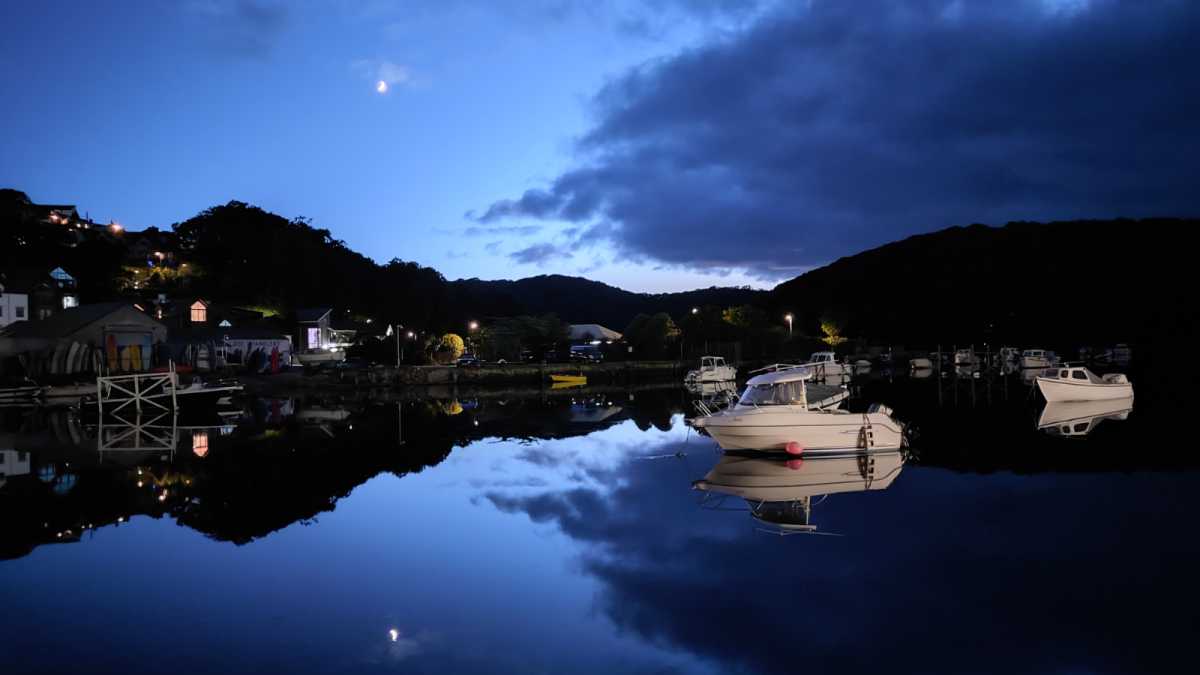 Nighttime shot of boats and moon taken by Xiaomi 12 Lite 