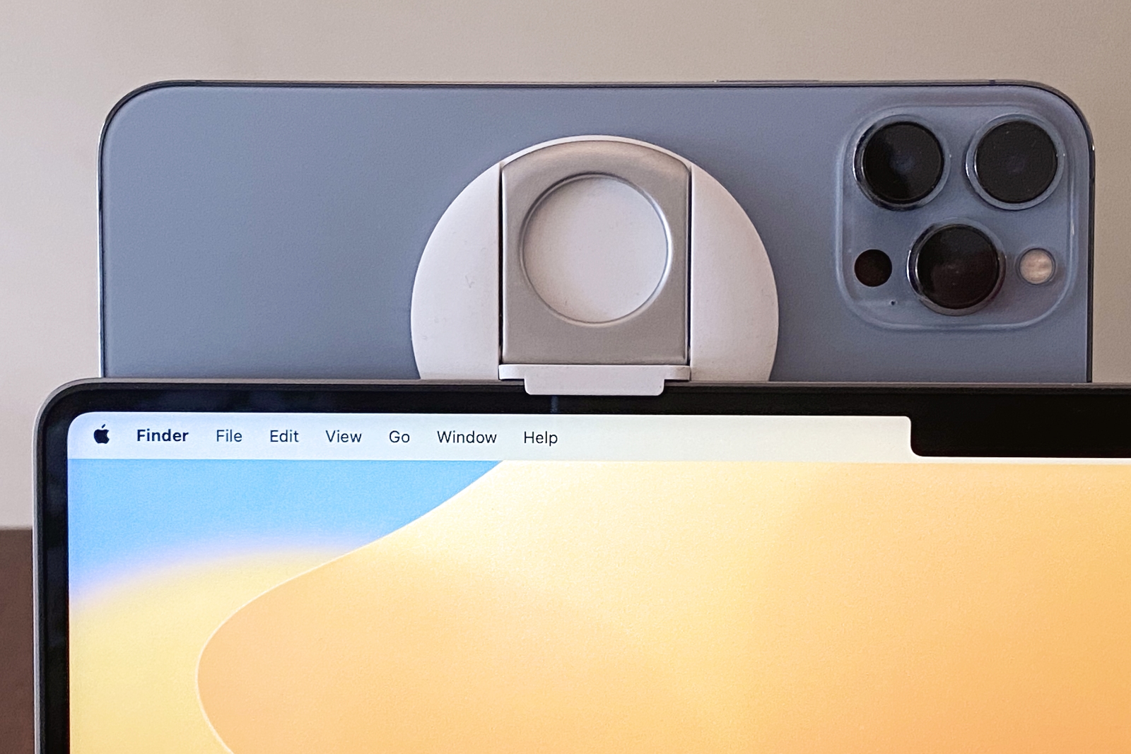 how to turn on macbook air play display