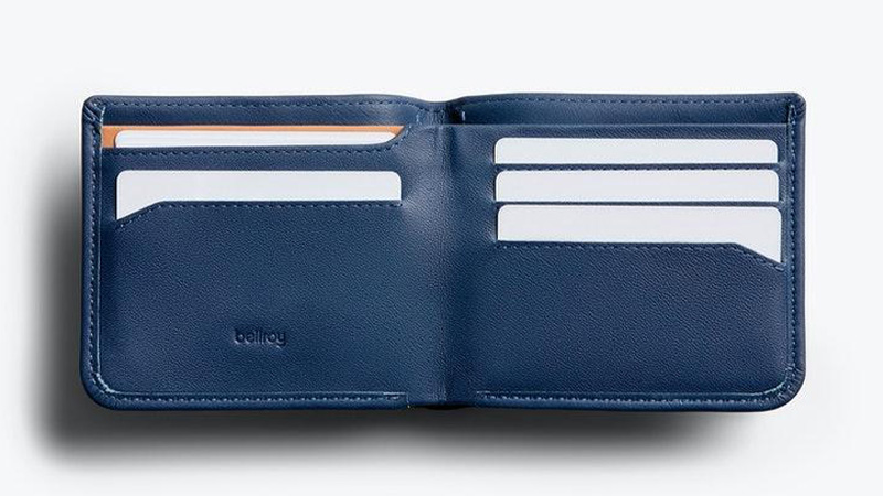 Bellroy Hide & Seek - Capacious protected card storage