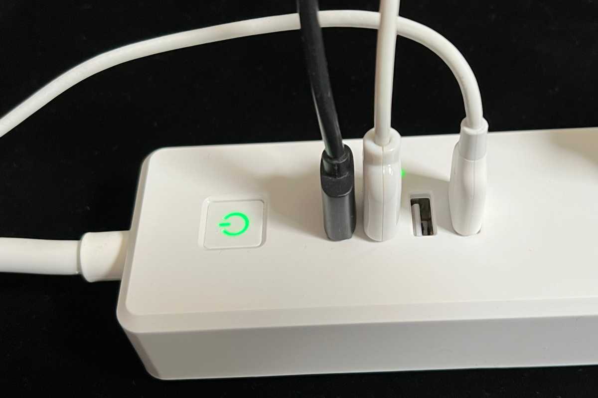 USB charging ports on Meross Smart Wi-Fi Surge Protector
