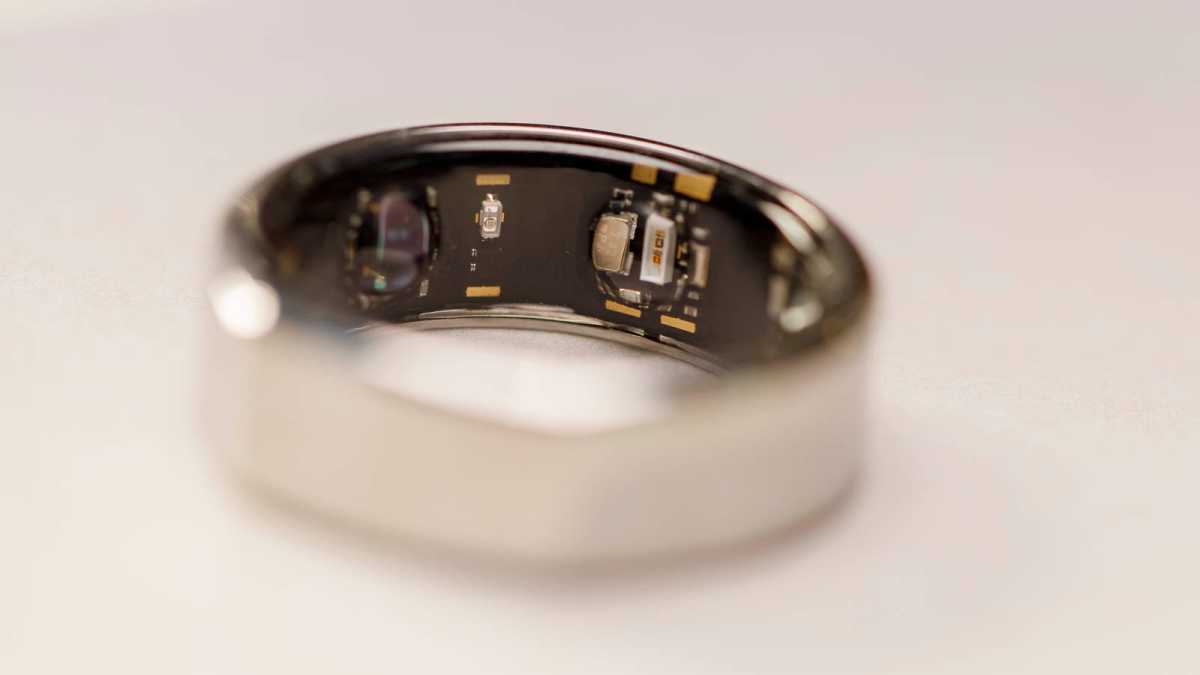 Oura Ring Gen 3 sensors on side