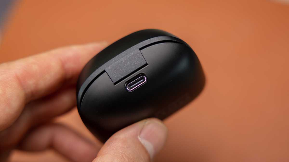 Asus ROG Cetra USB C port